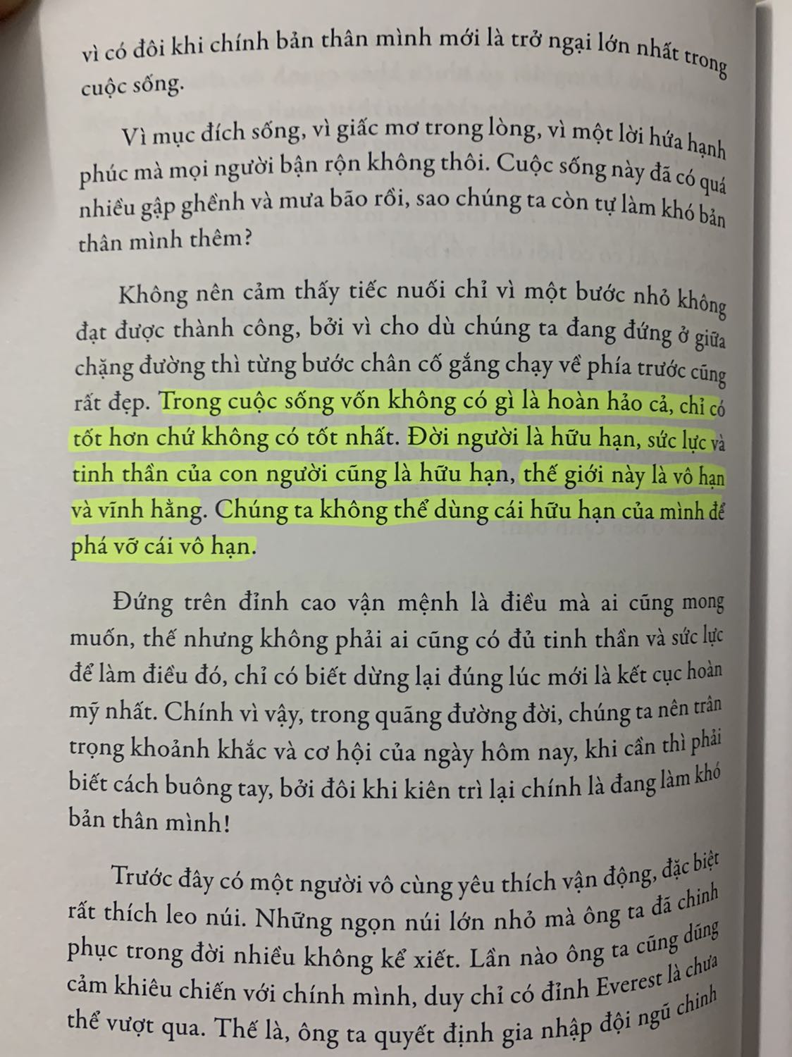 / tâm thái như thế nào thì bạn sẽ nhìn thấy phong cảnh như thế ấy. 1 cuốn sách self-help nhẹ nhàng nhưng rất tinh tế. Những ai gặp áp lực hay đang k vui thì hãy đọc cuốn này.
Đợt này mua hàng tiki có tặng 1 hộp bookmark rất dễ thương. Tiki giao hàng nhanh