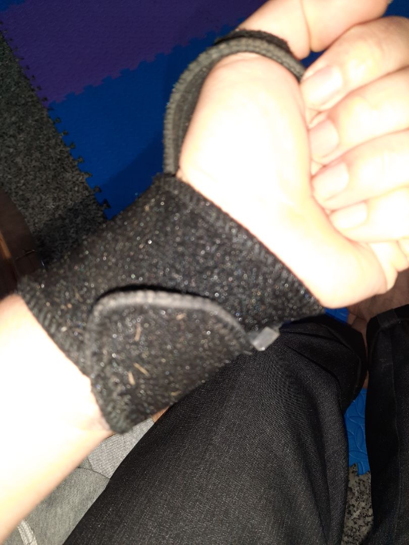 sử dụng rất tốt,  cổ tay mình bị đau do ảnh hưởng của cột sống. dùng băng cổ tay thấy cảm giác chắc chắn và đỡ đau hơn.  sản phẩm nên mua.thank tiki