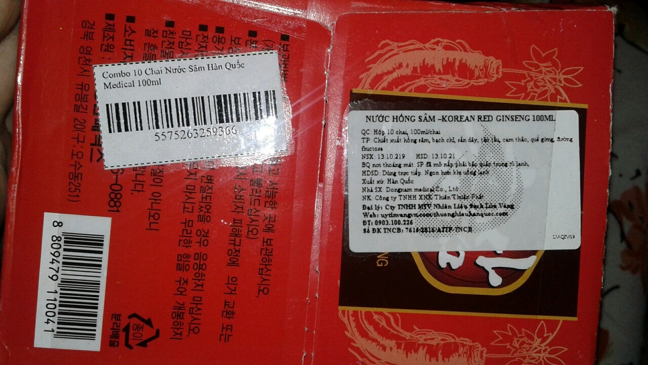 Mình mở hộp Tiki ra thì thấy vỏ hộp sản phẩm bung sẵn ra như hình, mình không biết tại sao, nhãn dán trên chai thì trầy xước (nên cho 4* thôi ạ), hạn sử dụng lâu và uống thấy ngon thật, vị hơi ngọt, uống thấy khỏe hơn, uống lạnh rất ngon ah
