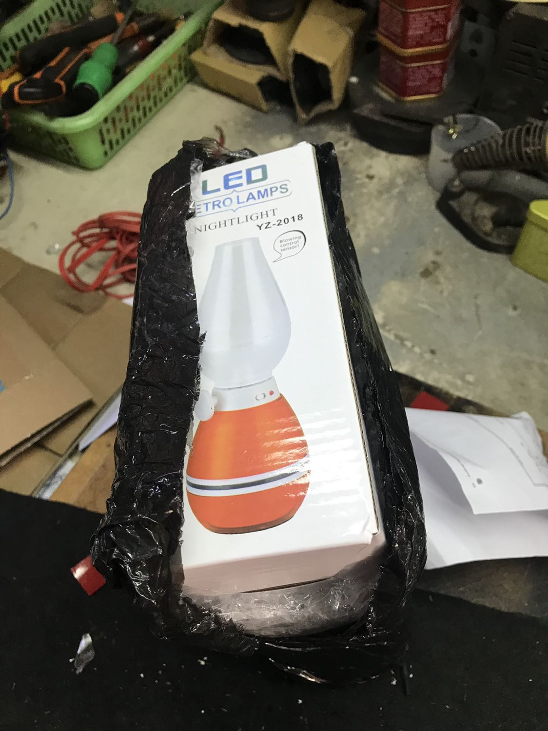 Bán thiếu sản phẩm mong shop giao đủ số lượng giúp mik , mik đặt 4 cái đèn mà shop chỉ giao có 3 mà vẫn tính tiền 4 sản phẩm yêu cầu shop giao lại đủ giúp mik