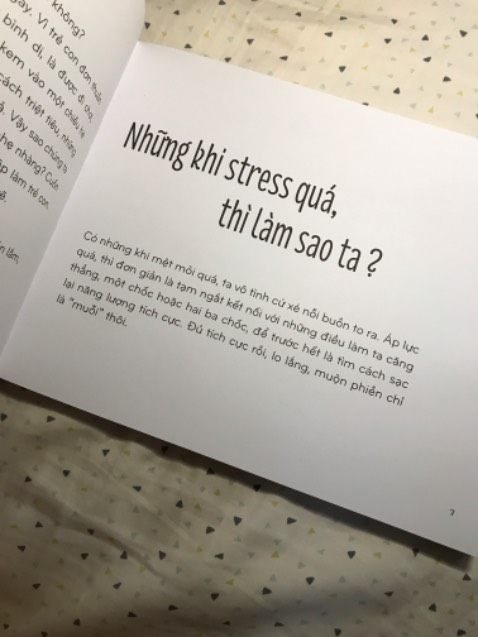 Một cuốn sách tranh, sách tô màu, với thông điệp truyền cảm hứng, rất bình yên và hạnh phúc! Sách đến còn nguyên seal, mới và phẳng phiu. Mình rất thích.
