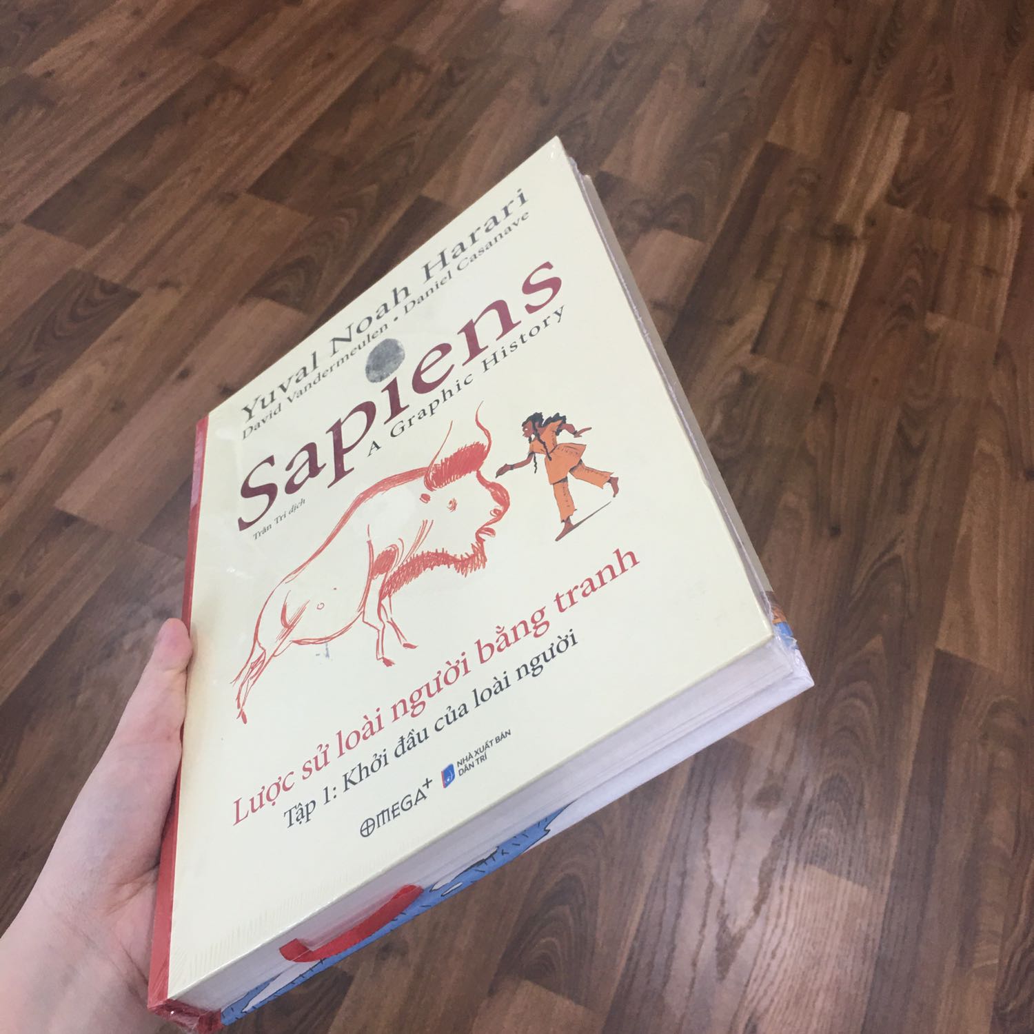 Không thể tin là mình săn được deal tốt, sách giảm đến 77%. Sách đến tay vẫn còn mới nguyên, bọc bao nilon và đóng gói hộp chống xóc đầy đủ nên khi đến tay không bị móp méo gì. Tiki giao hàng siêu nhanh, sáng đặt mà trưa đã đến nơi rồi. Với giá tiền vậy mà nhận được sách tốt cũng như dịch vụ siêu tốt như thế quả là may mắn. Cảm ơn tiki rất nhiều!!!