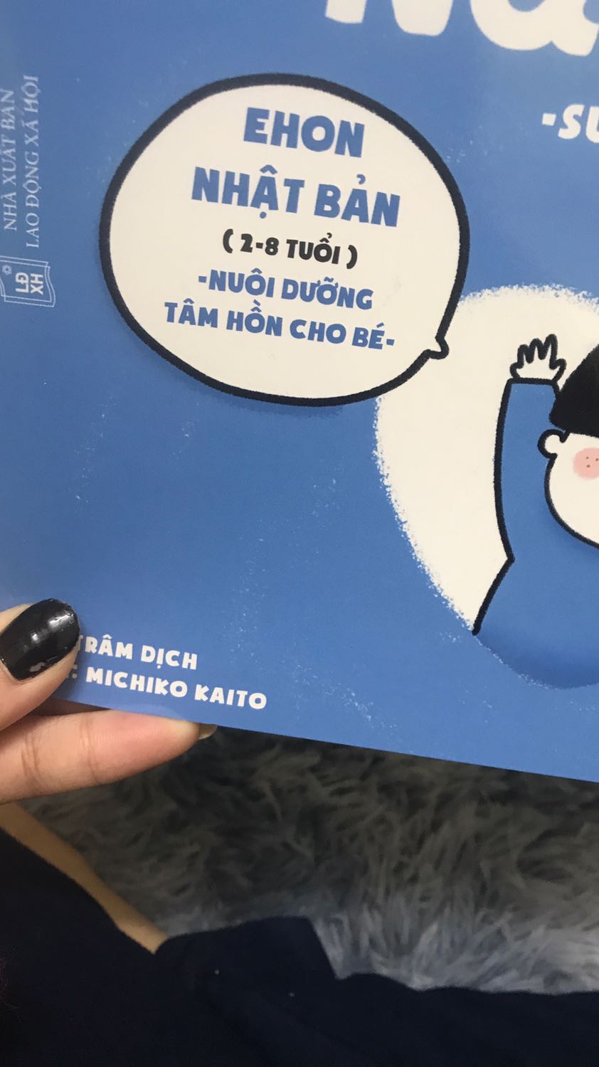 Bìa cả 4 quyển đều bị xước, ship hàng chậm nhưng thôi nội dung đáng yêu