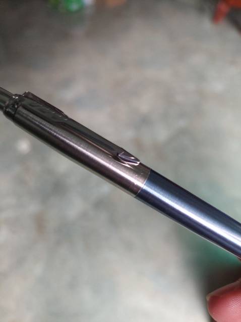 Hàng không giống hình, chữ Paker trên thân nhoè đến độ đọc không được nghi ngờ hàng nhái. Yêu cầu đổi hàng như hình