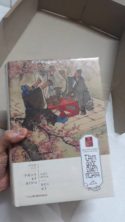 Đóng gói, giao hàng, giá cả đều rất OK. Chỉ 1 điểm trừ nhỏ là cuốn " Thần số học " có 10 trang bị dính với nhau 😐