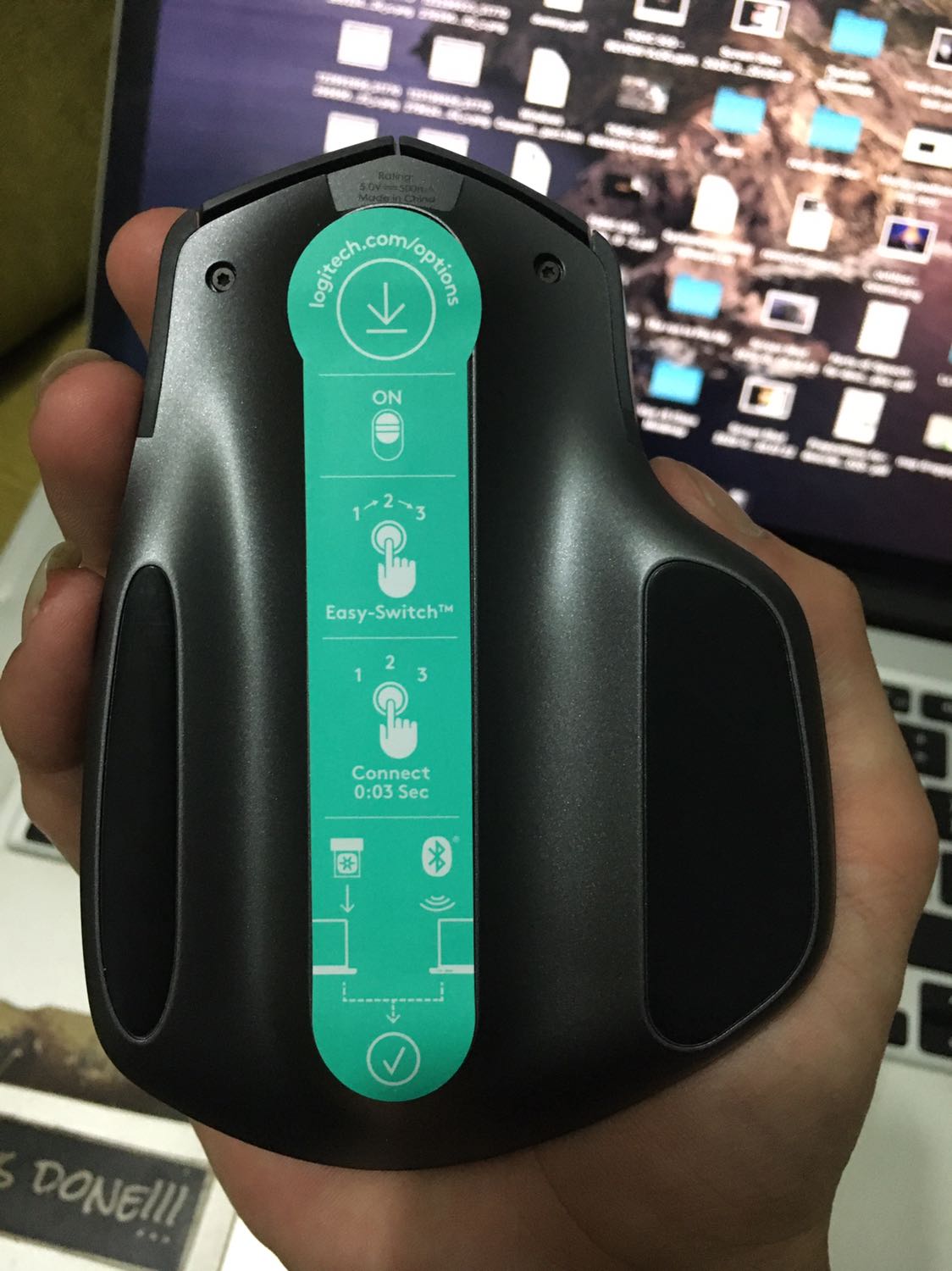 Sản phẩm tốt, pin tốt, chất lượng cao, mình chưa thử trên bề mặt khác nhưng chuột khá ổn định và chính xác. Mình sử dụng cho công việc lập trình tầm 12 tiếng 1 ngày nhưng pin nhìn chung có vẻ khá bền. Thời giao hàng rất nhanh chóng và thuận lợi.