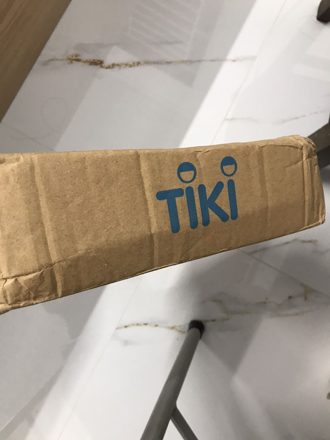 Lần đầu mình thấy có bọc sách :)) giao hàng nhanh, bìa trông xinh quá tr