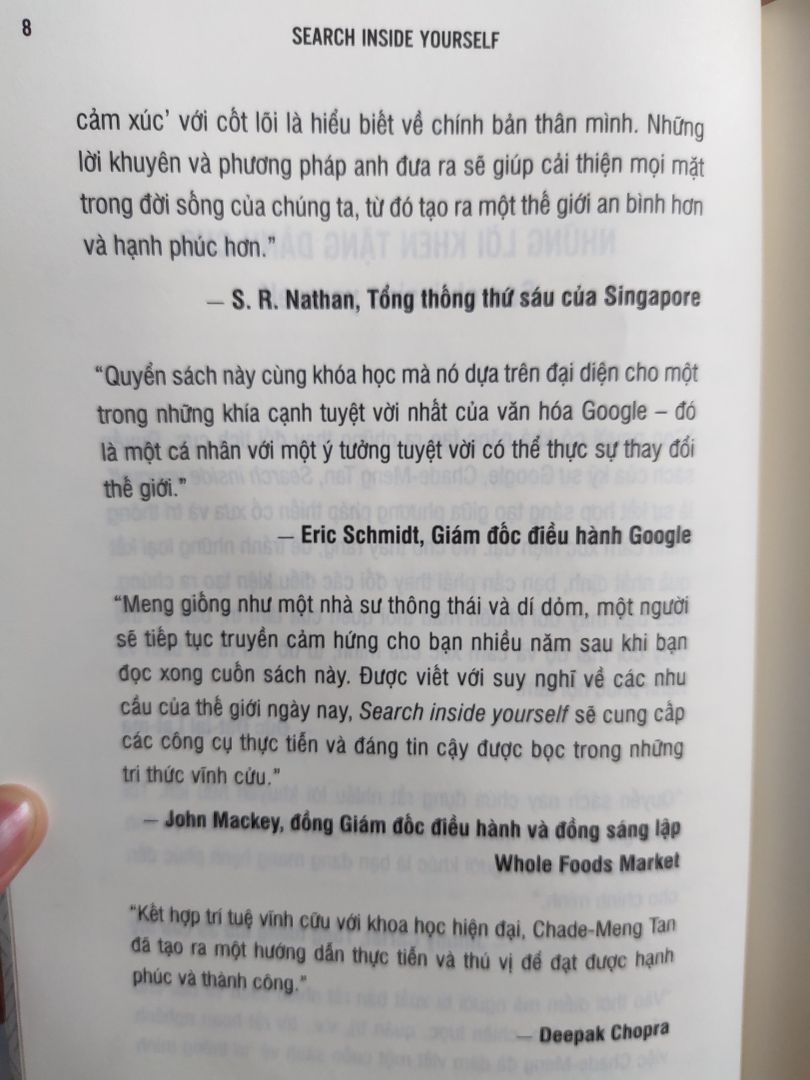 -Dịch vụ Tiki thì miễn bàn: từ cách giao hàng hàng sớm hơn dự định đến chất lượng sách tốt...
- Cách diễn giải của Meng thực sự rất là thú vị, cuốn hút và dí dỏm từ thiền đến những khái niệm Phật giáo làm cho chúng ta cảm thấy gần gũi và dễ nắm bắt hơn với những ý tưởng của cuốn sách. Chưa kể, Meng còn đưa ra rất nhiều ví dụ sinh động, chân thực với những hình ảnh bắt mắt??
- Đó là về cách truyền đạt của Meng. Còn về phần dịch, mình thừa nhận dịch giả của cuốn sách này đã thành công trong việc diễn đạt những ý tưởng của Meng đến chúng ta một cách dễ hiểu, đơn giản và hài hước nhất trong tính cách của Meng. Đôi lúc, khi bạn đọc đến những đoạn tấu hài của ông Meng thì bạn sẽ cười không ngậm được miệng.( Nếu bạn thực sự hiểu về nó):v
- Nội dung cuốn sách bao quanh về việc thiền và cách chúng ta điều chỉnh cảm xúc, làm chủ bản thân bằng những khái niệm Phật giáo rất dễ hiểu. Có hẳn những phương pháp để ta dễ thực hành. Và có lẽ nó rất là khoa học bởi Meng là 1 kĩ sư?:v
=> Nói chung, đó là trải nghiệm của mình qua ba chương mà mình muốn đọc nhất là 2,3,5. Và mình nghĩ cuốn sách này thực sự dành cho mọi đối tượng, đặc biệt là những người muốn làm chủ cảm xúc của bản thân và muốn có sự tập trung sâu trong công việc. Nếu ai muốn xem review cặn  kẽ về cuốn này thì lên goodreads nhé. Có sự review của nhiều người từ các quốc gia khác nhau sẽ giúp chúng ta dễ đánh giá hơn trong việc mua sản phẩm. Cảm ơn Tiki và nhà xuất bản về những sản phẩm và dịch vụ tốt đến vậy??