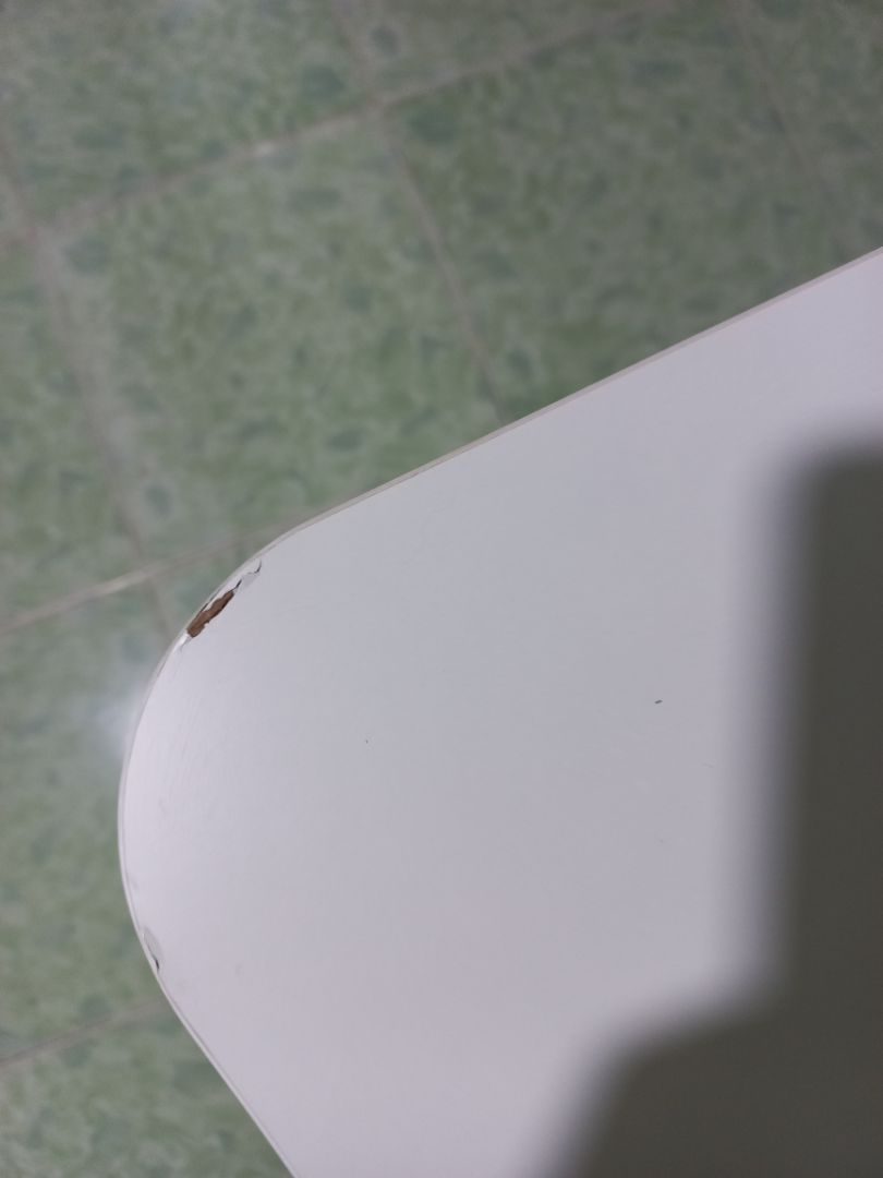 sản phẩm có trầy xước, nhận hàng nhìn thấy to so với hình ảnh, chân cũng khá cao, nhưng so với giá thì khá ổn, nhìn cũng ok lắm, nên mua