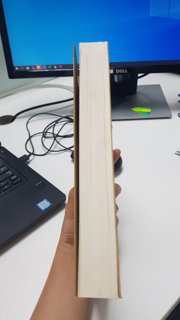 Chưa kịp đọc để có đánh giá về nội dung nhưng lần này tiki giao sách bẩn cho khách, ko bọc cẩn thận như mọi lần.
Ưu điểm là giao nhanh. Nhưng vì giao sách cũ, bẩn, nhàu nát là điều rất đáng trách nên mình đánh giá 2 sao!