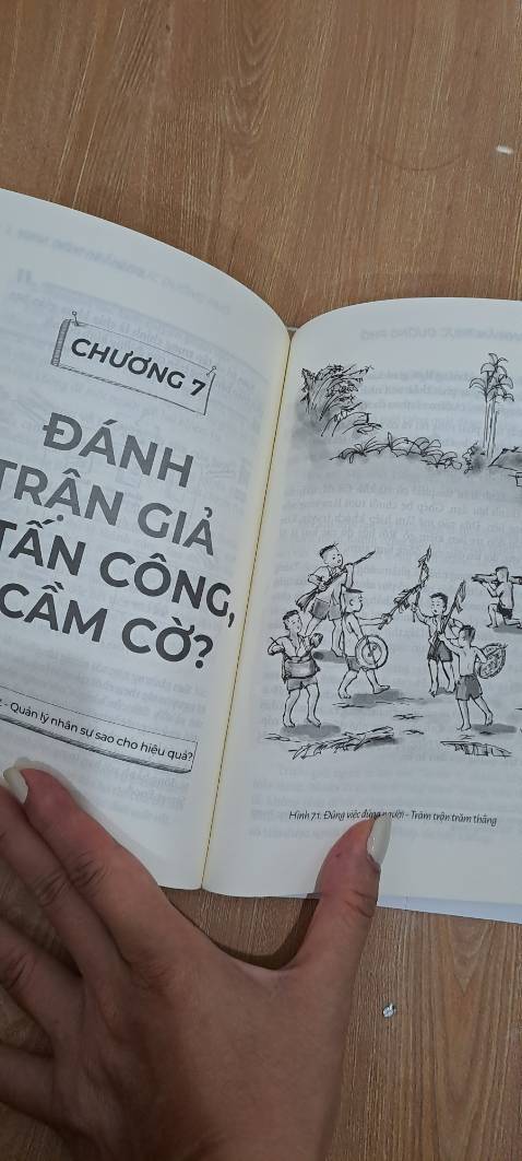 Cuốn sách rất chi tiết, có sẵn các bản đánh giá mặt bằng, bản chi phí nguyên liệu, cách tính lời lỗ mà mình chỉ cần điền là xài luôn
Thích cách tg bắt đầu bằng các câu chuyện tuổi thơ, rất Miền Tây, cảm giác cả tuổi thơ ùa về theo sách