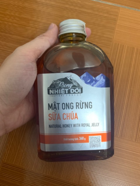 Giao hàng nhanh chóng, shipper lịch sự, đóng gói kĩ càng, mẫu mã đẹp. Có tem nhãn ngay nắp chai.