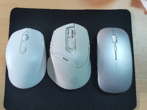 Đặt màu xanh nhưng giao màu trắng cũng chả thấy thông báo gì.
Giao hàng thì đến trễ hẹn 1 ngày, đơn hàng bảo giao trước thứ 4 mà đến trưa thứ 5 mới tới cũng chẳng thấy thông báo thay đổi gì từ tiki.
Lâu rồi mới dùng lại Tiki nhưng thấy hơi thất vọng.