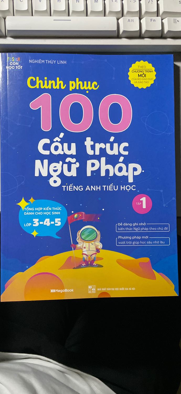 Sản phẩm phù hợp với học sinh cấp 1 muốn ôn lại ngữ pháp. Nội dung dễ hiểu giúp học sinh tiếp thu dễ dàng hơn.