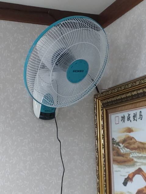 Giao hàng nhanh. Đóng gói kỹ. Máy mẫu mã đẹp, cầm nặng tay, đầm chắc chắn. Điều khiển shop cho sẵn 2 v pin vào luôn. Bắt sóng tốt. Quạt chạy êm, gió mạnh. Rất tuyệt vời. Ngoại hình ưa nhìn như gái 18 còn zin. Rất Thích tòm tem... Giao hàng nhanh. Đóng gói kỹ. Máy mẫu mã đẹp, cầm nặng tay, đầm chắc chắn. Điều khiển shop cho sẵn 2 v pin vào luôn. Bắt sóng tốt. Quạt chạy êm, gió mạnh. Rất tuyệt vời. Ngoại hình ưa nhìn như gái 18 còn zin. Rất Thích tòm tem...