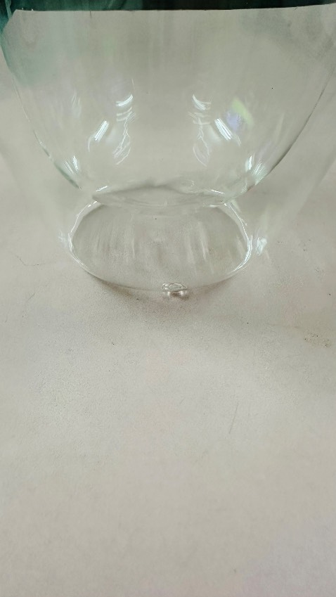 Giao hàng nhanh nhưng sản phẩm bị mẻ 1 lỗ nhỏ dưới đáy ly.