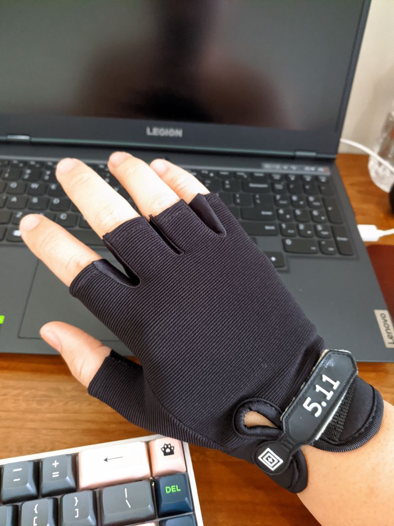 Rẻ, xài ok, tay to thì hơi chật do k có chọn size