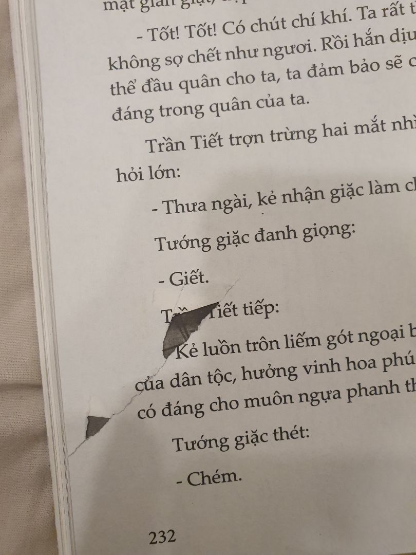 tiki giao hàng nhanh.
Sách khá hay. nhưng 3 sao vì lỗi. Ko hiểu sao có thể chấp nhận một cuốn sách hơn 150k lại có cái vết rách này. Mong bên in ấn chú tâm hơn nữa, vì sách thật sự khá tốt, câu cú rõ ràng, mạch lạc và mang bí ẩn, lâu đời. Nếu ko có vết rách thì sẵn sàng cho 5 sao. Nhưng như đã nói, tôi ko chấp nhận cuốn sách hơn cả trăm ngàn bị rách như thế này, mong đc phục vụ tốt hơn ở lần sau.