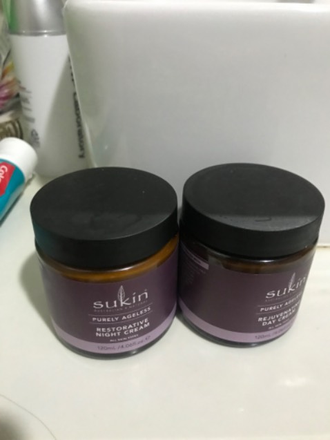 Sản phẩm chính hãng, dùng k thấm da