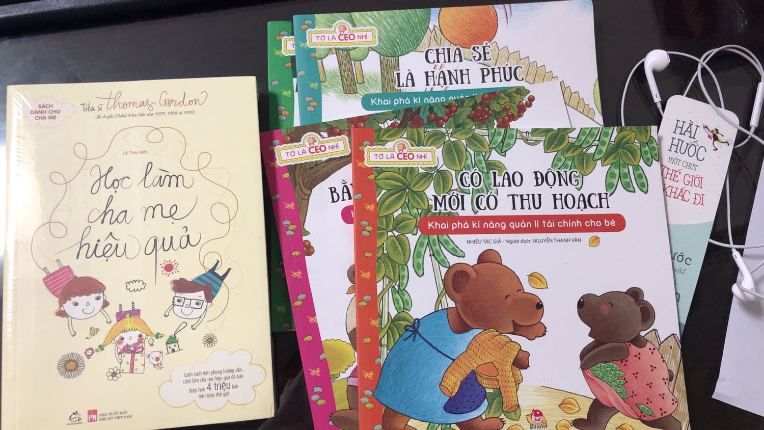 Đã nhận được sách. Mình chưa đọc, nhưng bạn mình khen hay. Hi vọng sẽ có ích :)))))