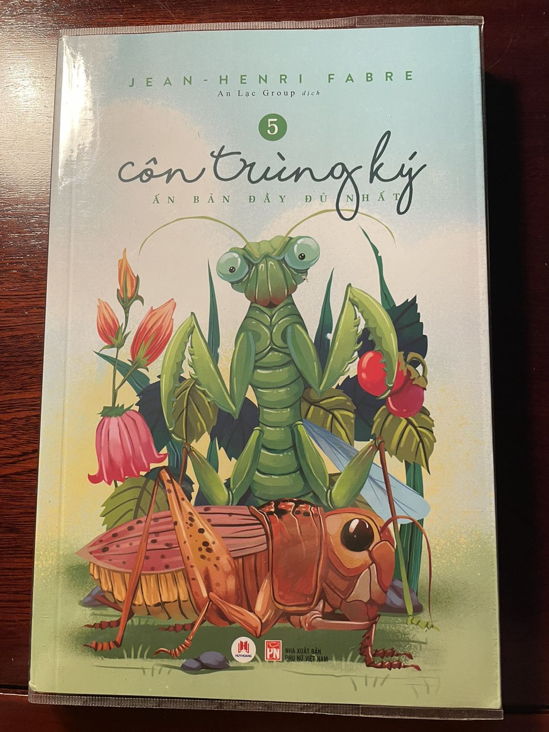 Sách hay. Nội dung dễ hiểu với người lớn. Có lẽ thích hợp với trẻ 9, 10 tuổi trở lên do dài.