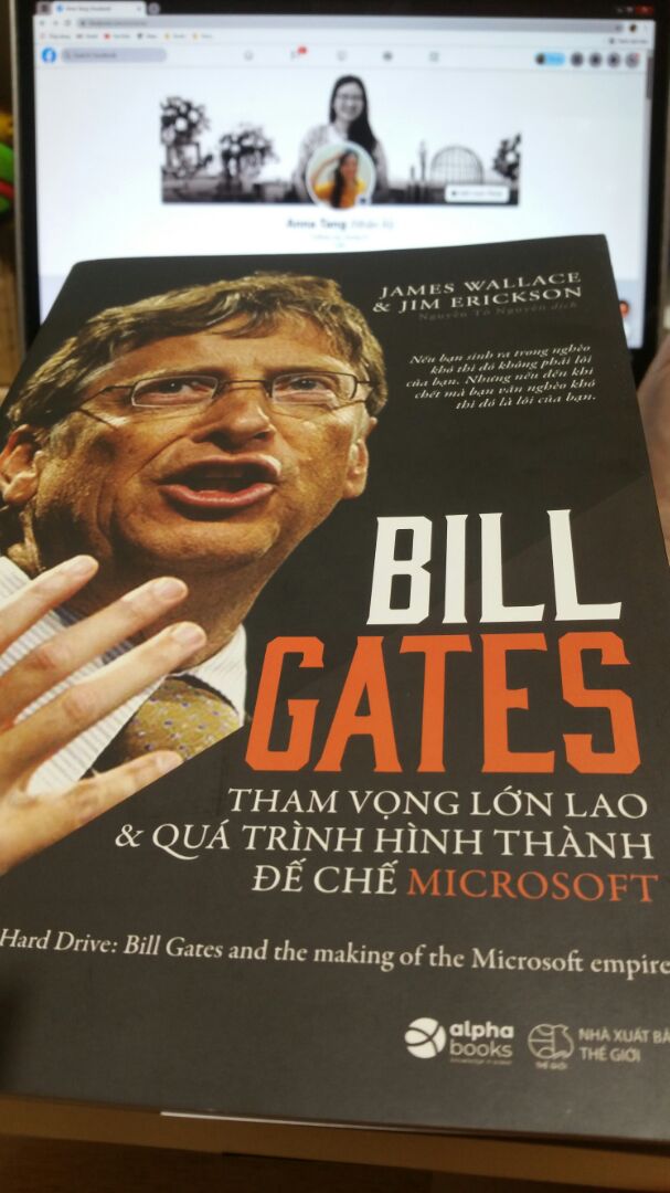 Đặt bìa cứng nhưng giao bìa mềm, nhận sách mà buồn vì ngại đổi trả phiền phức, vớt vát được chút vui vì đây là bản in mới. Giấy đẹp, in rõ, ngoại hình không bị sứt mẻ gì. Giọng văn nhẹ nhàng có chút thơ, mình quen đọc những kiểu sách phân tích dựa trên thống kê các số liệu cụ thể, nên xem như đây là một món quà bất ngờ. Vote 5* dù không phải bìa cứng như mô tả.