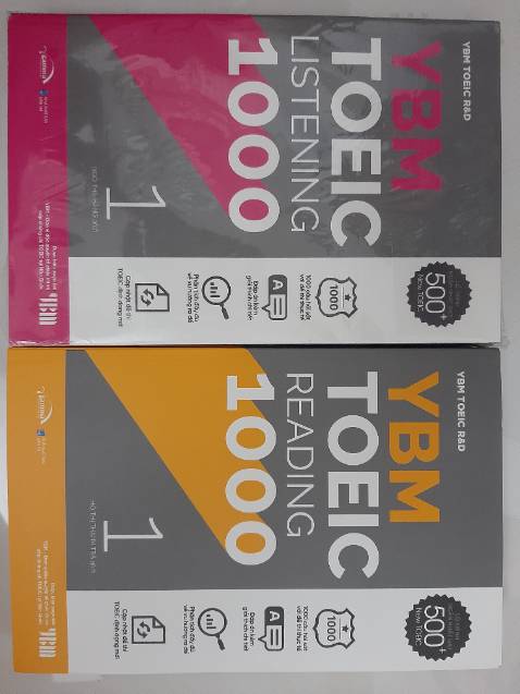 Đặt tối hôm 14 mà sáng 16 đã giao rồi, nhanh khủng khiếp. Không hiểu sao 1 cuốn thì có bìa kiếng, 1 cuốn thì không. Nhưng sách không bị hư hại gì nên mình sẽ cho qua. Sách thì rất dày, 10 ***, mà phần giải thích đã chiếm 1/3 cuốn luôn, khá là kỹ. Hehe mong là nâng trình mình đc☺