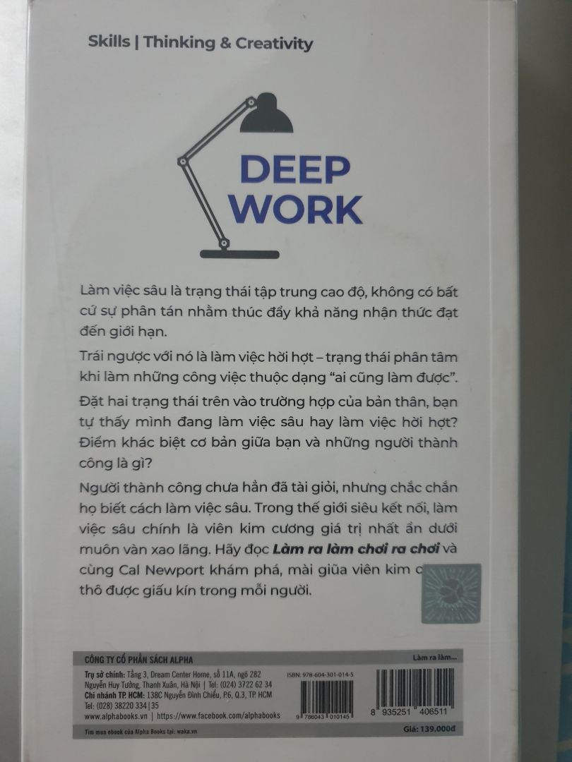 Bookcare bọc cẩn thận. Vẫn khâu đóng gói không cẩn thận chút nào, không chèn lót, dán băng keo đè cả lên bìa sách cuốn Sapiens trên cùng, may được bọc bookcare nên chỉ bị dính lên bookcare chứ ko ảnh hưởng lắm đến sách.