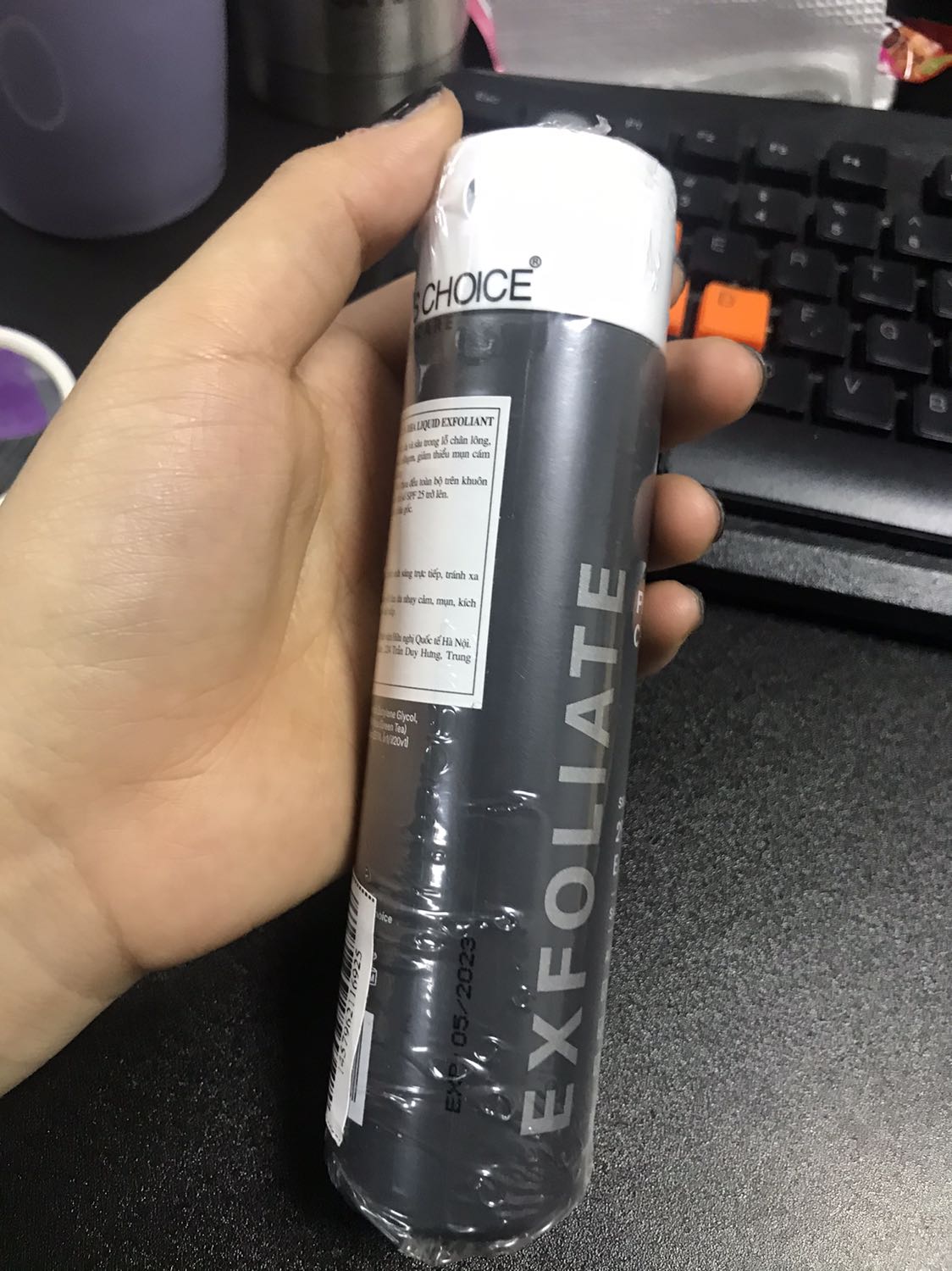 Sản phẩm còn nguyên, ko bị rò rỉ gì cả. Tem nhãn các kiểu. Mình vào trang tiki theo link của Paula Choice Việt Nam trên *** thì thấy link tới tiki của iStoreVN nên yên tâm mua. Giá 549k do có mã giảm 50k.