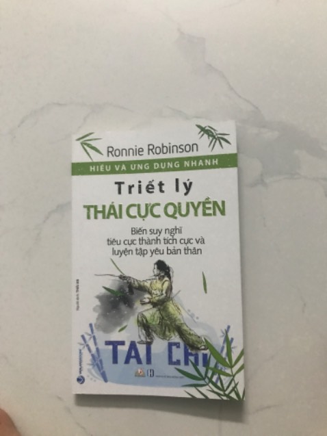 Tiki giao hành nhanh, bìa sách và giấy tạm ổn
Sản phẩm không đáng giá tiền bỏ ra nội dung bình thường, sách in mỗi trang có mấy dòng giống như ăn gian, gom cả cuốn sách lại chất được 4 trang A4