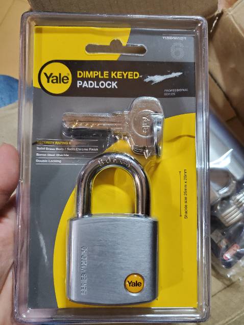 Ổ khóa nặng vòng ổ vặn nhẹ nhàng, có bất tiện là dù bấm ổ hay ko rút chìa vẫn được, hàng giao chất lựơng