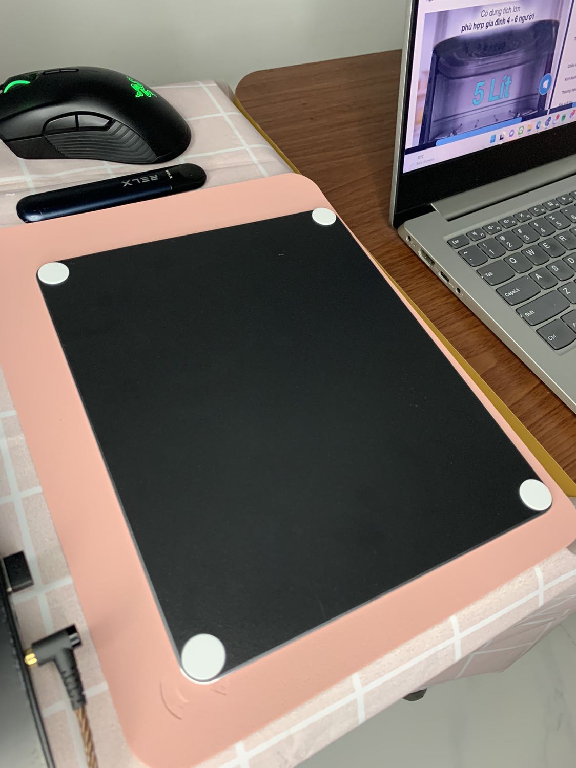 - Sản phẩm hoàn thiện tốt, tinh tế. Chất liệu kim loại sang trọng.
- Tiki giao hàng nhanh