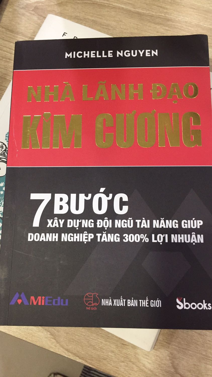 Nội dung sách khá hấp dẫn, tiki đóng gói ok. Giao hàng rất nhanh dù là mình chọn giao thứ 5, nhưng mới chiều t4 đã có sách rồi. Sẽ tiếp tục ủng hộ.