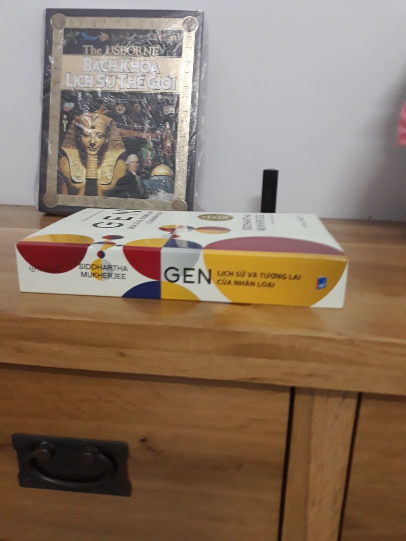 Sách dày, cầm chắc tay, mới xem qua vài trang đầu thấy cách viết dễ hiểu, gần gũi. Bìa đẹp quá, mùa dịch này mình đặt một số cuốn sách về sức khỏe, y học để tăng cường kiến thức để hiểu đúng, để bảo vệ bản thân và gia đình. Hài lòng về mọi mặt cả chất lượng và dịch vụ.