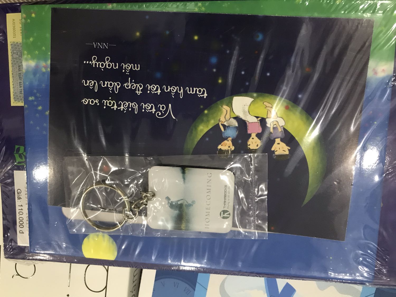 Định đọc xong hết rồi Review nhưng thôi, chỉ biết nói là quá dễ thương và giao hàng quá nhanh.
Cảm ơn Tiki vì những cuốn sách 🥰
Mình đã quá mấy cái tuổi dùng mấy thứ tặng kèm này rồi nhưng mà đc tặng vẫn thấy thích, cảm giác tuổi thơ mộng mơ gì đâu à 😜