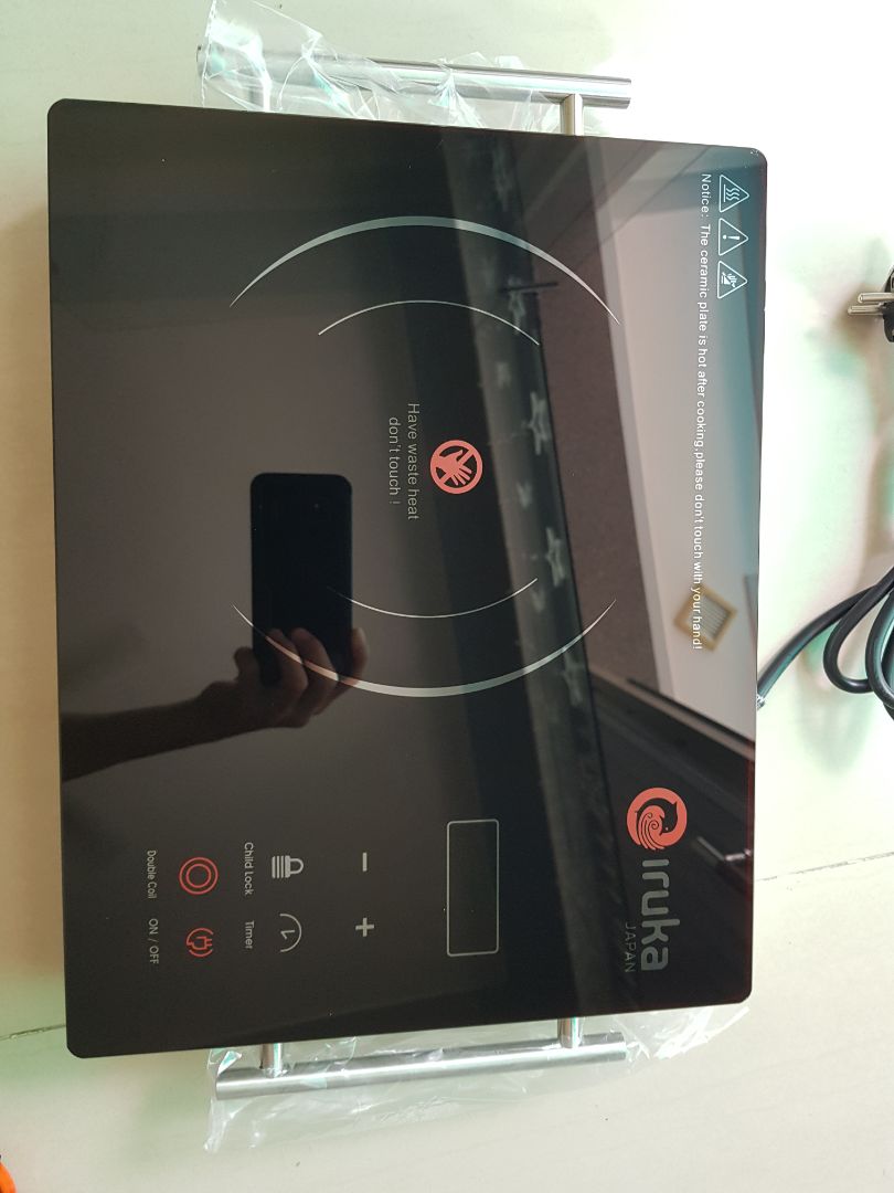 Bếp dễ sử dụng, hoạt động tốt, làm nóng nhanh.  Tiki giao hàng nhanh, gói cẩn thận không bị trầy. Bếp đang hoạt động quạt tản nhiệt chạy có tiếng ồn với mức chấp nhận được, sau khi nấu xong tắt bếp quạt tản nhiệt vẫn còn chạy khoảng 15 phút sau mới ngừng. Hài lòng về sản phẩm. Bếp dễ sử dụng, hoạt động tốt, làm nóng nhanh.  Tiki giao hàng nhanh, gói cẩn thận không bị trầy. Bếp đang hoạt động quạt tản nhiệt chạy có tiếng ồn với mức chấp nhận được, sau khi nấu xong tắt bếp quạt tản nhiệt vẫn còn chạy khoảng 15 phút sau mới ngừng. Hài lòng về sản phẩm.