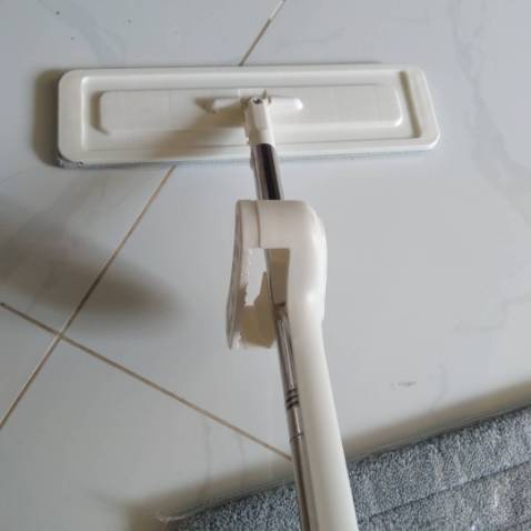 Hàng bên ngoài còn đẹp hơn hình ảnh, giao hàng nhanh. Cây lau nhà vắt khô, lau nhanh vì bàn lau lớn. Đặc biệt là nhà sạch và khô nhanh nữa. Mình rất hài lòng, mn nên mua nhé