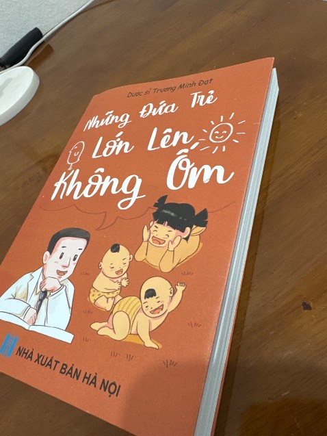 Sách nhỏ dễ thương.
Nhưng với giá như này thì xứng đáng có chất lượng giấy tốt hơn.

Nxb nên giảm giá bán hoặc là in giấy đẹp hơn để giữ lâu ko bị mục nát.