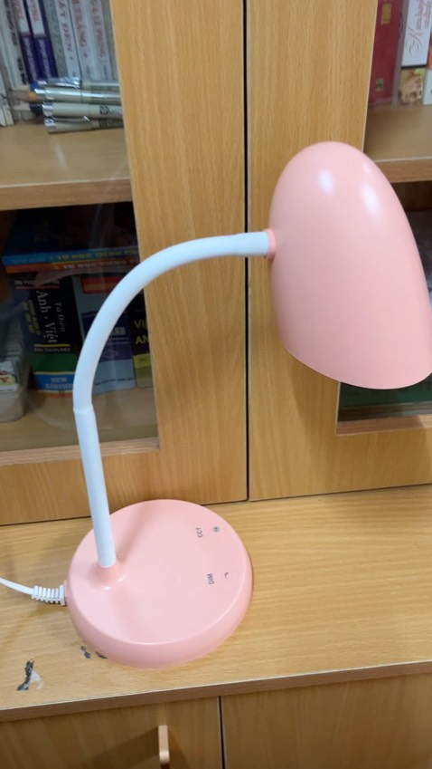 Mới nhận hàng, đóng gói kỹ lưỡng, đèn thiết kế đẹp, chế độ sáng điều chỉnh dễ dàng, chưa xài lâu nên ko biết độ bền thế nào