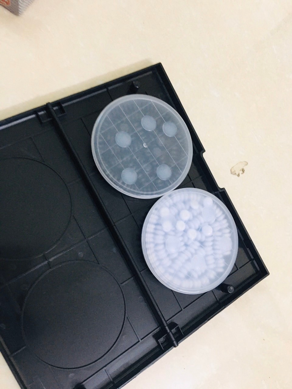 Hàng màu sắc chuẩn đẹp, cứng cáp. Quân cờ tuy hơi nhỏ nhưng mà bám chắc. chất lượng được, giao hang nhanh!