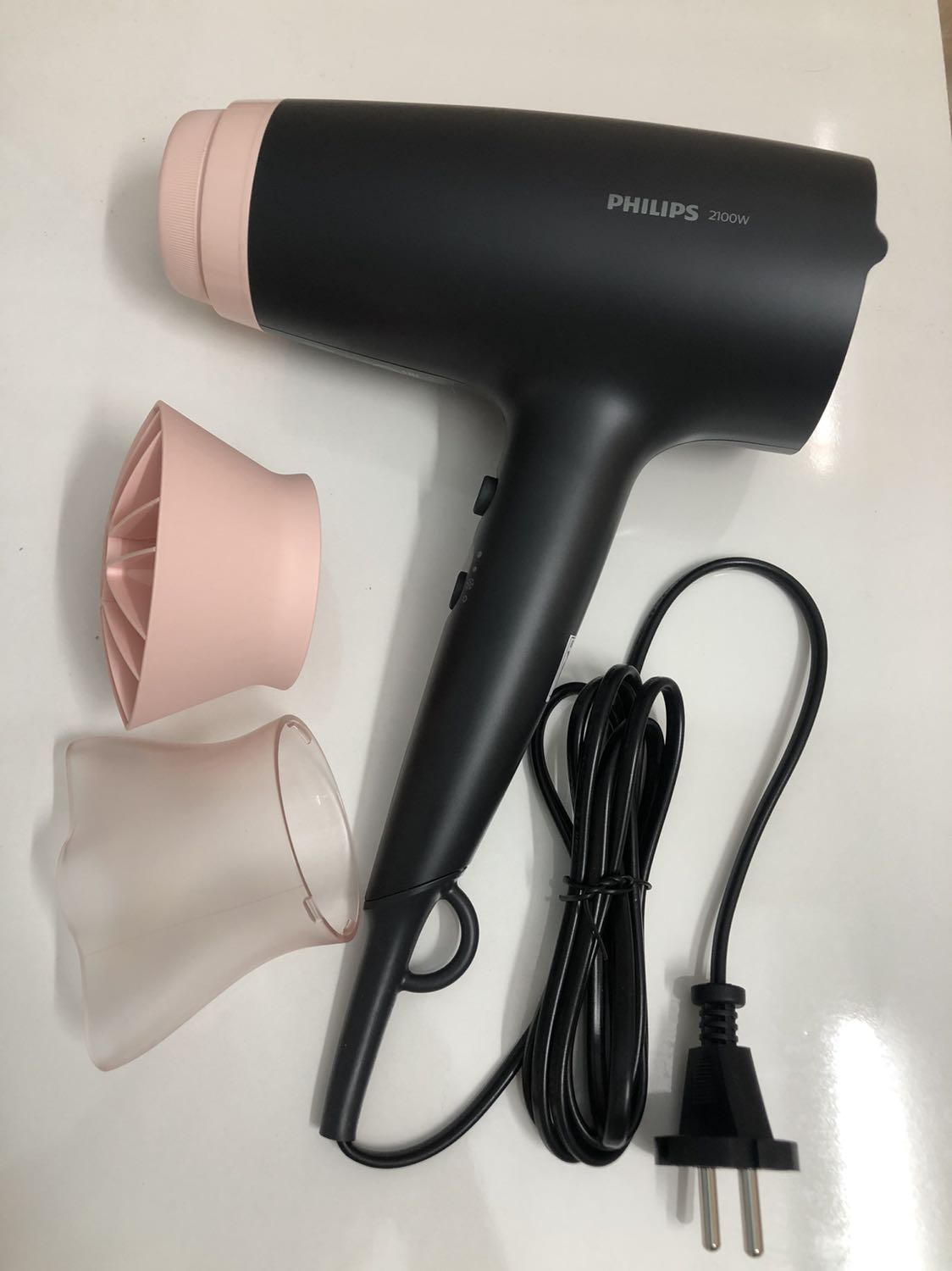 Sản phẩm có sẵn trong kho (Tổng đài viên báo) nhưng Tiki sót đơn và không soạn hàng cũng như cập nhật tình trạng cho đến tận ngày hẹn giao (28/9-18/10) Khi mình phản hồi trên tổng đài thì mới thấy tiến hành soạn hàng và giao hàng.

Sản phẩm thì chưa thấy có vấn đề gì.