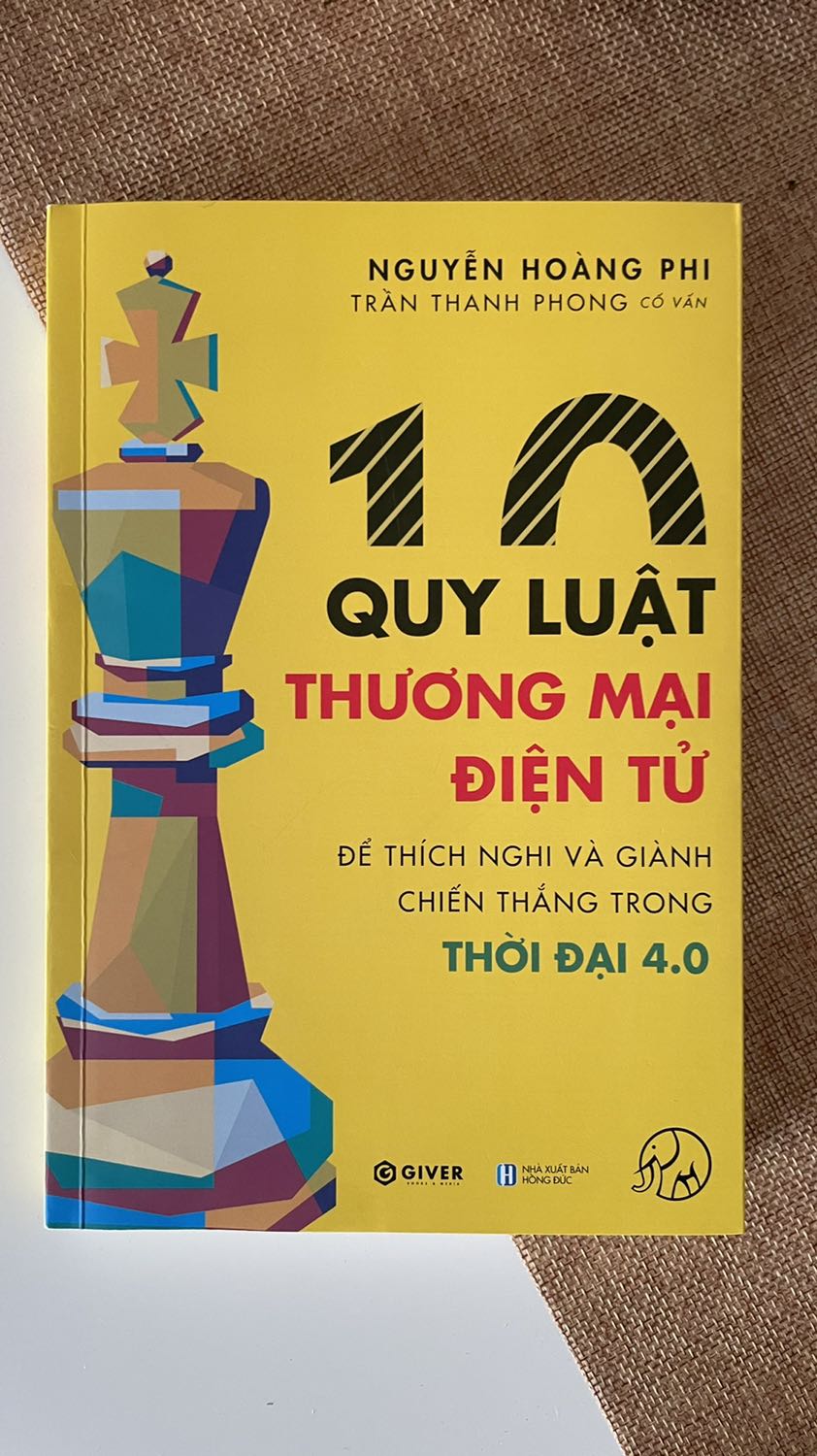 TikiNow Giao hàng nhanh cực, tác giả vừa đăng bài giới thiệu sách là mình đặt mua ngay. mới đặt hàng xong ngồi chờ Grabfood giao cơm trưa mà sách đã tới. Sách hướng dẫn các tư duy cốt lõi khi kinh doanh online trên sàn Việt Nam, rất phù hợp trong giai đoạn này. Vừa xem qua mục lục thì thấy nhiều mục có giá trị tham khảo cao, hình vẽ rất đẹp. Đóng gói chỉn chu.