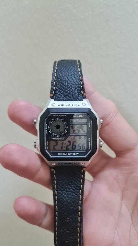 Đồng hồ có phong cách cổ điển, nhiều chức năng, chạy chính xác. Mình không thích dây kim loại nên tự mua thêm dây da, đeo lên tay nhìn đẹp hết hồn luôn. Quá hợp lý do với tầm giá.