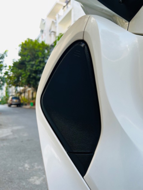 Sản phẩm tốt, dung dịch xịt không màu như 1 dạng keo phủ, làm mới các phần nhựa màu đen, nhựa nhám. Rất ổn.