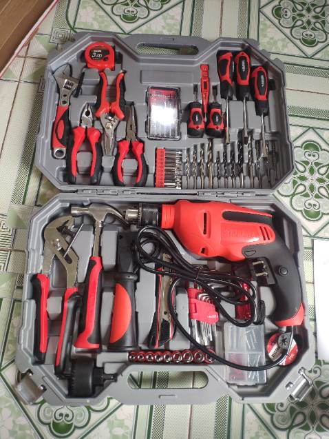 Giao hàng nhanh, phụ kiện đầy đủ chất lượng hoàn thiện tốt. Máy khoẻ nhưng chế độ khoan búa để khoan bê tông hay tường cứng búa đập yếu.độ bền cần thời gian để đánh giá