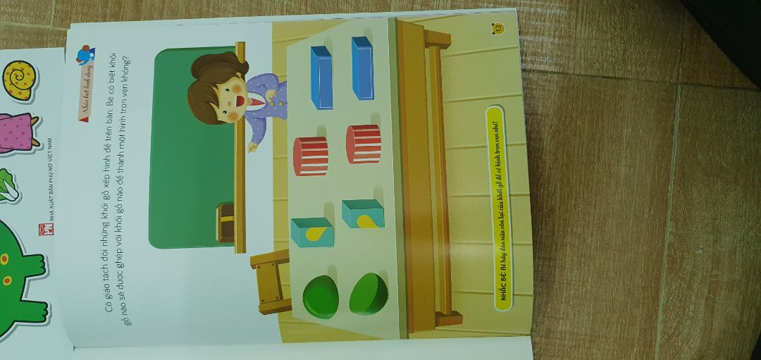 sách có nhiều chủ đề, phụ huynh có thể hướng dẫn trẻ vừa học vừa chơi, hình ảnh  rõ nét, màu sắc đẹp