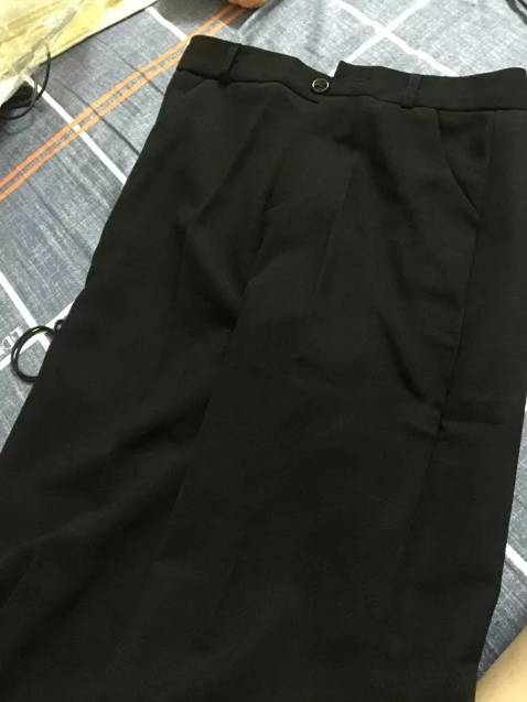 Quần mặc thích lắm mọi người ơi, có co giãn, form đẹp. Moi người nên mua mot cái về mặc nhé.