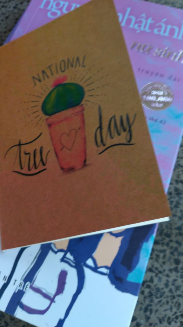 Sách thẳng không bị cong góc, đóng gói sản phẩm cẩn thận.