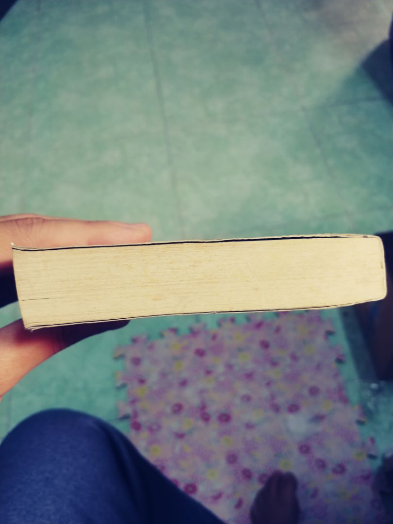 tiki giao hàng thì nhanh rồi nhưng mà lại bán sách cũ sách hết date cho khách hàng. Thực sự thất vọng vì chất lượng sách lần này, sách thì cũ rích, quăn queo, nhiều vệt đốm vàng và bám bụi nhiều. Sách cũng ko có seal luôn. Rất mong tiki nhận đc phản hồi và đổi trả sách khác cho mình