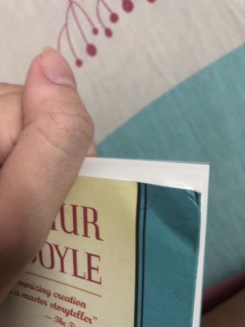 Sách giao không có chống sốc nên bị gãy góc cả trong và ngoài sách. Thật sự rất buồn vì bị mất giá trị bộ sách